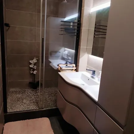 Apartment 21 13 Downtown Porte De Choisy, Mall Restaurant Subway, Sub Lease 4 Private Rooms, Big Wall Cabinet Without Windows